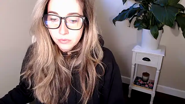 Snapshot of SuggestiveBehavior chatting on October 10, 2025, 12:50 pm SuggestiveBehavior online show from October 10, 2025, 12:50 pm