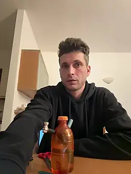 Malcom2f online show from April 24, 2026, 2:24 am