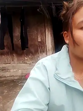 Snapshot of Huyen_x chatting on December 5, 2025, 1:49 am Huyen x online show from December 5, 2025, 1:49 am