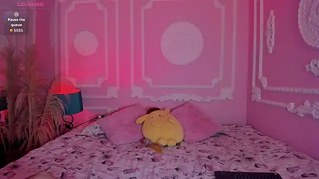 EmilyBorch online show from November 3, 2025, 12:42 pm