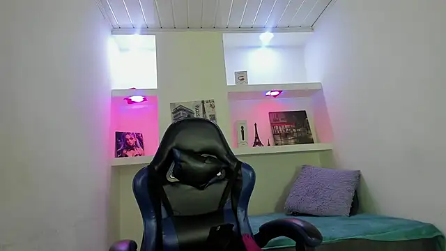 susan mooree online show from September 18, 2025, 7:50 pm