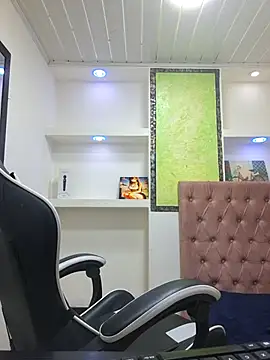 susan mooree online show from November 30, 2025, 5:58 pm