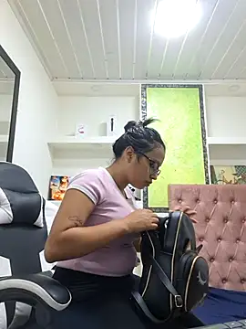 susan mooree online show from November 9, 2025, 11:14 am