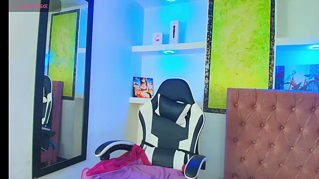 susan mooree online show from October 18, 2025, 7:49 pm