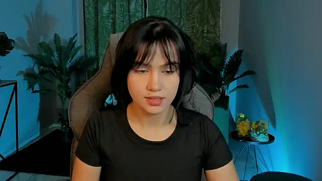 MonicaFarmer online show from November 26, 2025, 5:35 pm