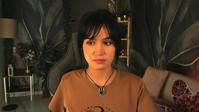 Snapshot of MonicaFarmer chatting on October 13, 2025, 5:36 pm MonicaFarmer online show from October 13, 2025, 5:36 pm