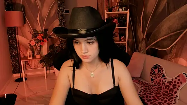 Snapshot of MonicaFarmer chatting on September 18, 2025, 8:23 pm MonicaFarmer online show from September 18, 2025, 8:23 pm