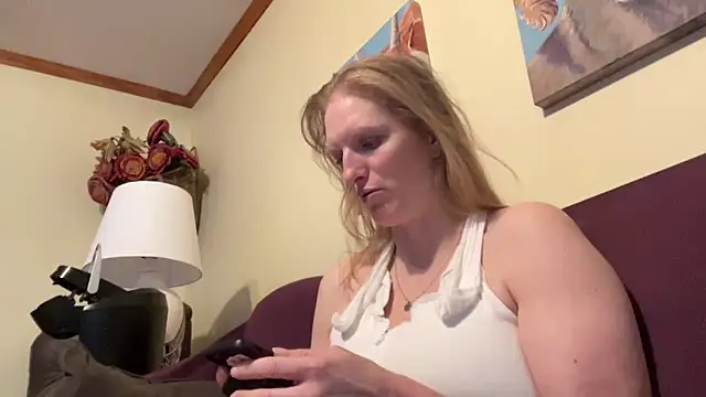 Snapshot of bubblytempest chatting on September 30, 2025, 9:10 pm bubblytempest online show from September 30, 2025, 9:10 pm