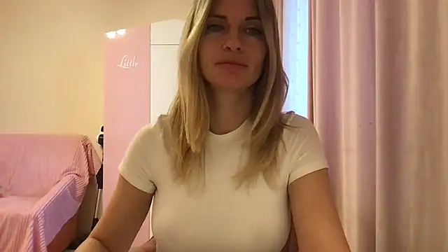 KarelliaStar online show from May 5, 2026, 6:27 am