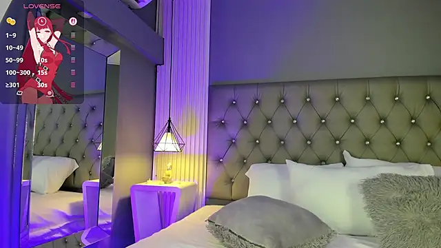 LunaBloomn online show from November 20, 2025, 5:57 pm