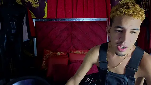 Snapshot of Latin_straight0 chatting on October 10, 2025, 4:35 am Latin straight0 online show from October 10, 2025, 4:35 am