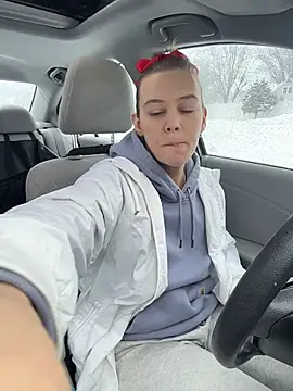 AllesandraLove online show from February 6, 2026, 1:40 pm