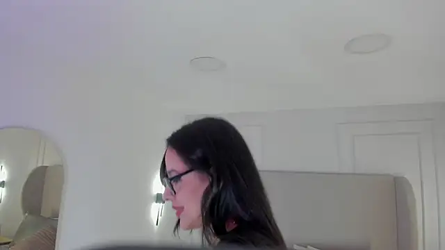 Dream nena online show from October 3, 2025, 4:03 am