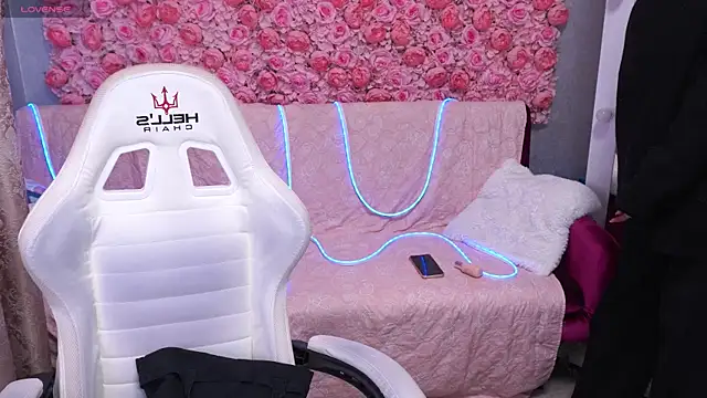 FoxyMayy online show from April 13, 2026, 4:16 am