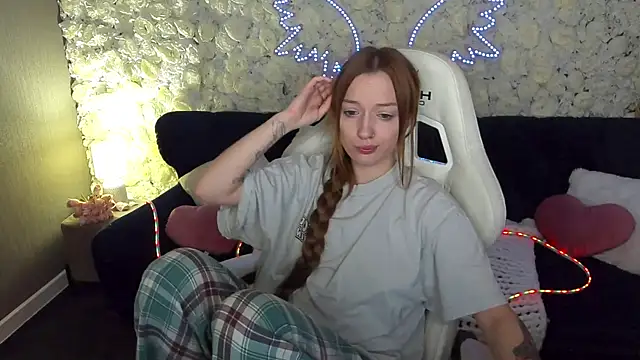 FoxyMayy online show from March 20, 2026, 6:36 am