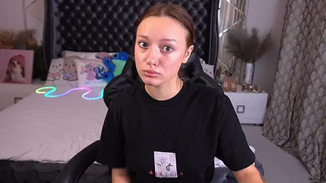 FoxyMayy online show from September 23, 2025, 1:07 pm