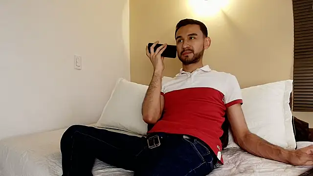 Axel Moon S online show from November 26, 2025, 7:58 pm