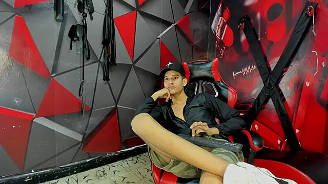 Ken BoySlim online show from September 14, 2025, 5:08 am