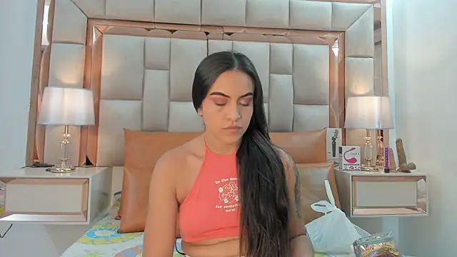 Leslie Bussh  online show from October 4, 2025, 7:48 pm