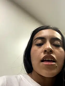 Leslie Bussh  online show from September 23, 2025, 10:17 pm