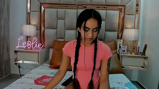 Leslie Bussh  online show from October 17, 2025, 7:37 pm