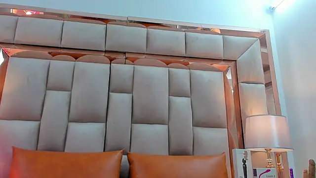 Leslie Bussh  online show from September 19, 2025, 8:13 pm