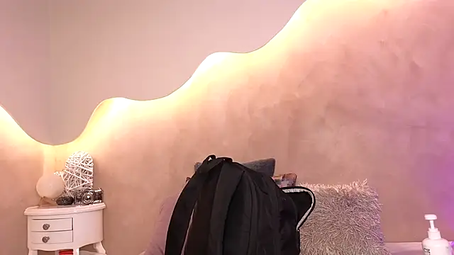 Snapshot of Kloee_12 chatting on November 5, 2025, 7:28 pm Kloee 12 online show from November 5, 2025, 7:28 pm