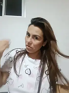 Snapshot of vanessa-titisM chatting on July 5, 2026, 1:54 am vanessa-titisM online show from July 5, 2026, 1:54 am