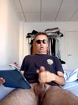 EmilioTaladdro online show from May 13, 2026, 5:36 am
