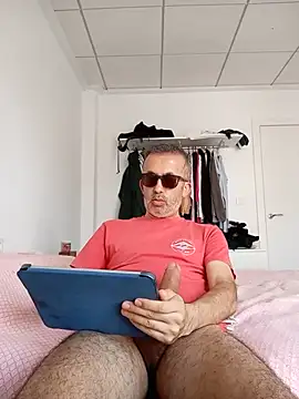 EmilioTaladdro online show from May 17, 2026, 1:22 pm
