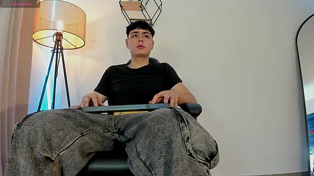 Snapshot of Im_Juaniito chatting on November 21, 2025, 2:54 am Im Juaniito online show from November 21, 2025, 2:54 am