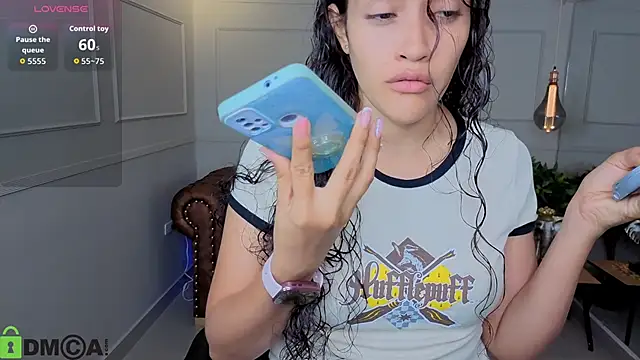 ArielBlossom    online show from September 24, 2025, 11:06 am