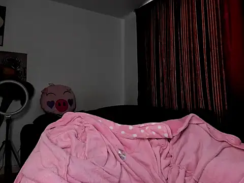 guynextdo0r online show from September 18, 2025, 7:06 pm