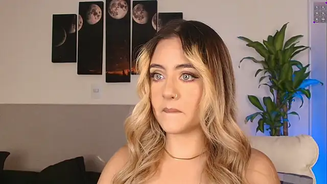 MaryMoon  online show from November 30, 2025, 2:01 am