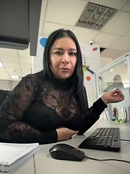IrisDuvall online show from May 12, 2026, 4:02 pm