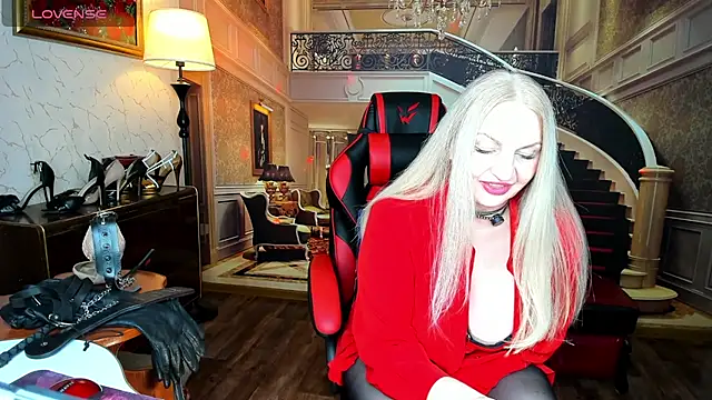 Snapshot of Nina_Devillle chatting on February 19, 2026, 1:24 am Nina Devillle online show from February 19, 2026, 1:24 am