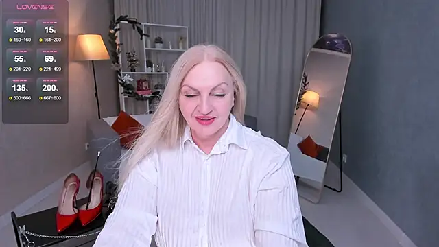 Nina Devillle online show from December 15, 2025, 2:45 pm