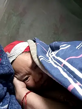 Snapshot of riso-00 chatting on February 3, 2026, 6:40 am riso-00 online show from February 3, 2026, 6:40 am