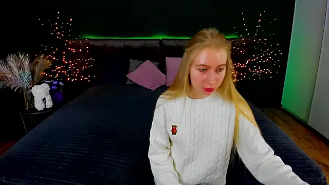 Alina Blonde online show from October 30, 2025, 6:34 am