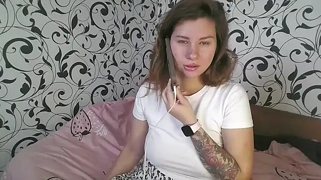 Snapshot of YourEmilie chatting on October 29, 2025, 10:03 am YourEmilie online show from October 29, 2025, 10:03 am