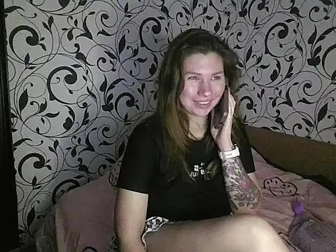 Snapshot of YourEmilie chatting on October 31, 2025, 5:42 pm YourEmilie online show from October 31, 2025, 5:42 pm