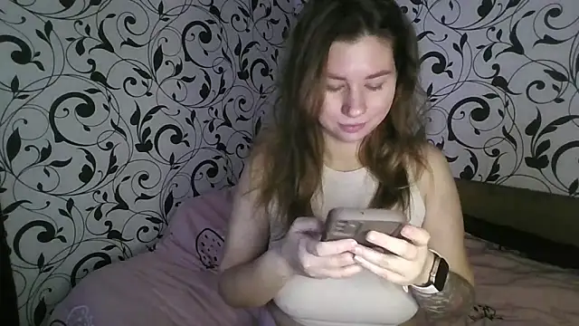 Snapshot of YourEmilie chatting on November 24, 2025, 8:25 am YourEmilie online show from November 24, 2025, 8:25 am