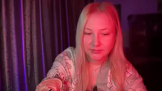 BikiHellena online show from December 18, 2025, 7:24 am