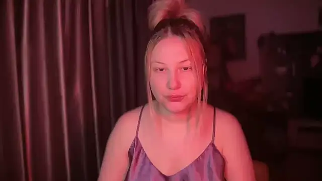 BikiHellena online show from June 6, 2026, 2:28 am