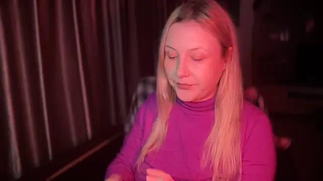 BikiHellena online show from November 26, 2025, 7:03 pm