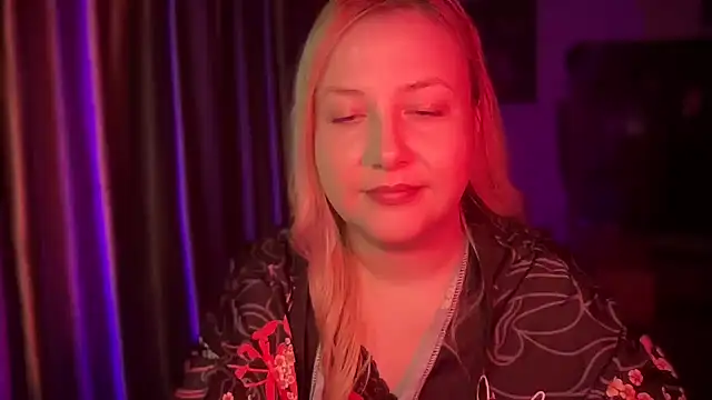 BikiHellena online show from November 10, 2025, 3:11 am