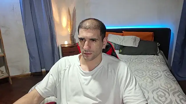 Snapshot of ObeyLust chatting on November 30, 2025, 1:17 am ObeyLust online show from November 30, 2025, 1:17 am