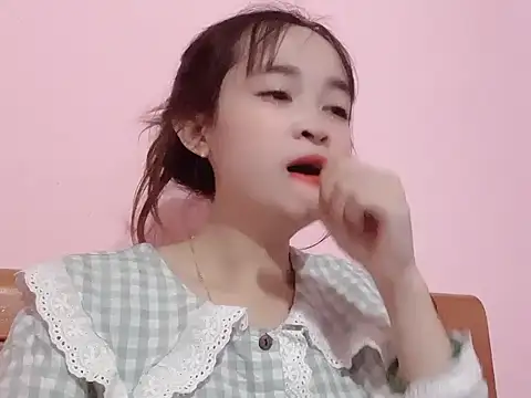 Suna7383 online show from October 16, 2025, 4:04 pm