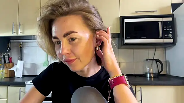Snapshot of MartaLuna_ chatting on July 10, 2026, 10:37 am MartaLuna online show from July 10, 2026, 10:37 am