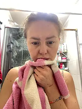 MartaLuna  online show from January 11, 2026, 9:22 pm